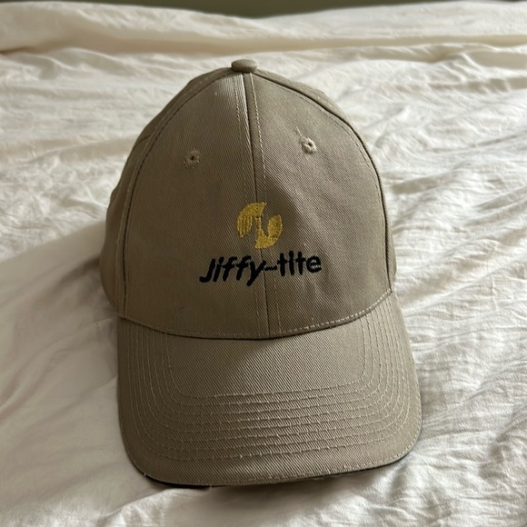 jiffy-tite Other - Jiffy-Tite Tan Baseball Cap